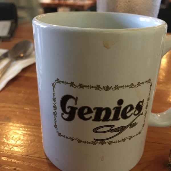 6/30/2017 tarihinde Rick T.ziyaretçi tarafından Genies Cafe'de çekilen fotoğraf