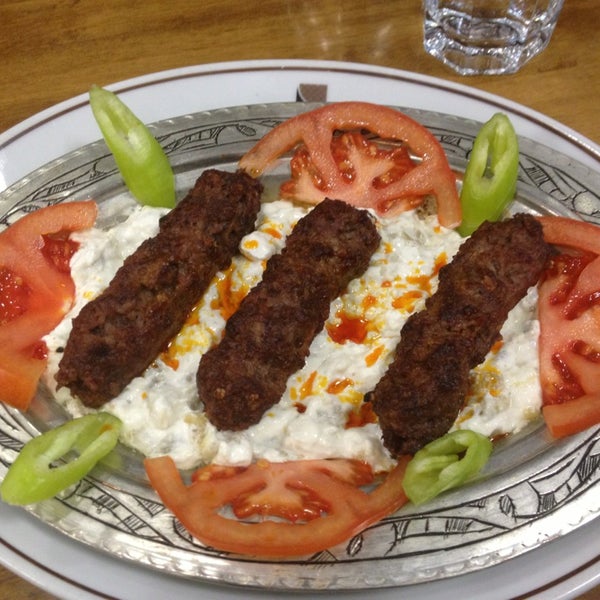Foto tirada no(a) Çulcuoğlu Restaurant por Rukiye C. em 3/2/2013