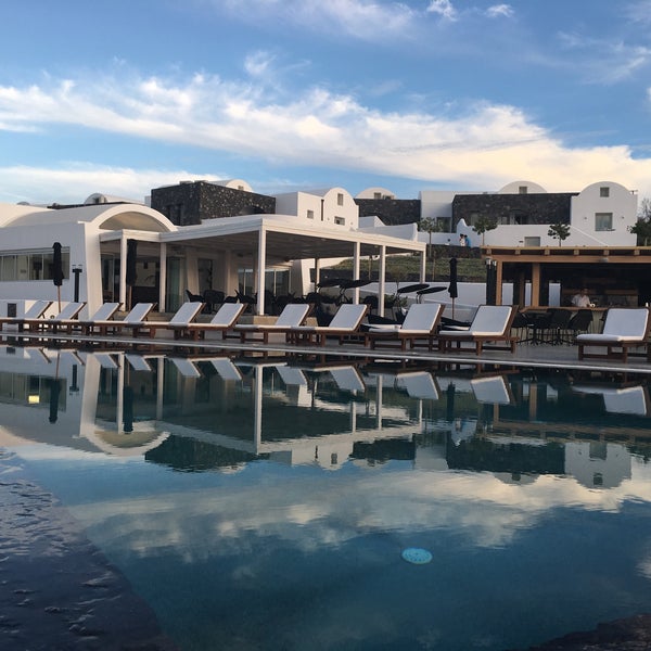 Photo taken at Santo Maris Oia Luxury Suites and Spa in Santorini by Stratis V. on 10/21/2017