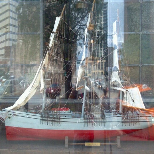 รูปภาพถ่ายที่ Ship Tavern โดย Bob B. เมื่อ 8/1/2012