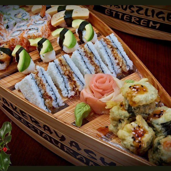 รูปภาพถ่ายที่ Bambuszliget Japán Étterem &amp; Sushi Bár โดย Lorand S. เมื่อ 6/17/2014