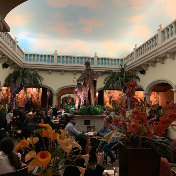 Foto diambil di Abuelo&#39;s Mexican Restaurant oleh Andy C. pada 2/15/2019
