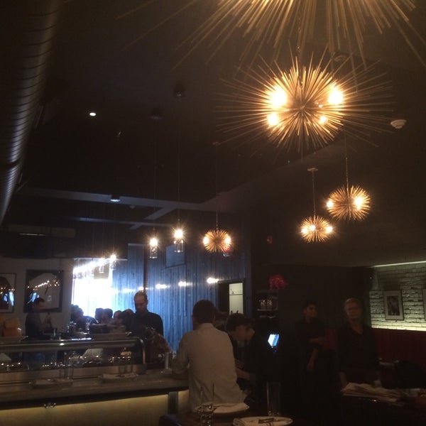 6/5/2015 tarihinde Jenn P.ziyaretçi tarafından Raval Tapas Bar &amp; Cocktail Lounge'de çekilen fotoğraf