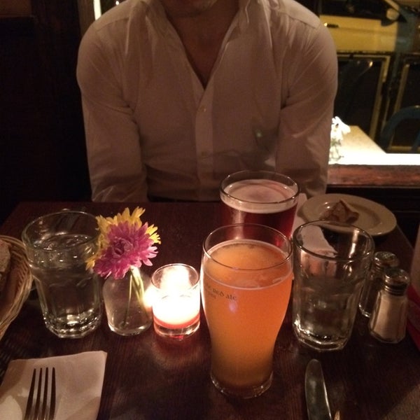 5/11/2014 tarihinde Konrad K.ziyaretçi tarafından Fetch Bar and Grill'de çekilen fotoğraf