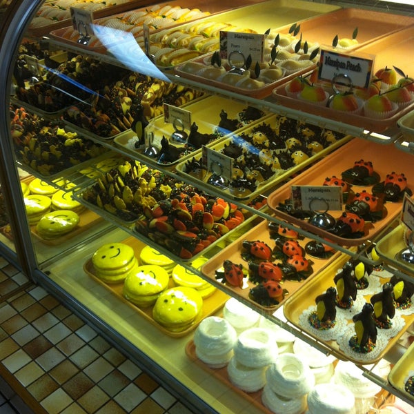 4/30/2013 tarihinde Liz R.ziyaretçi tarafından Heidelberg Pastry Shoppe'de çekilen fotoğraf