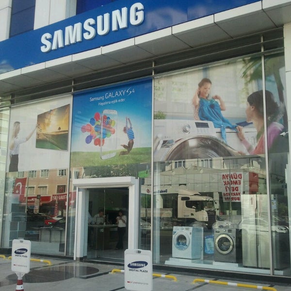 6/13/2013에 Serhat C.님이 Çağdaş Holding Samsung Digital Plaza에서 찍은 사진