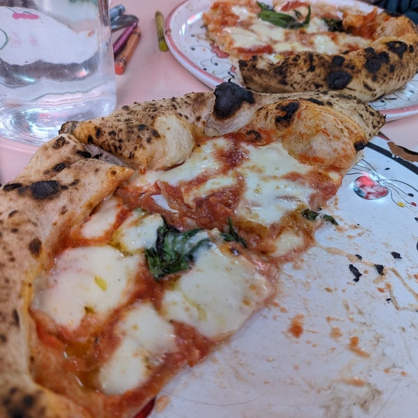 11/19/2022 tarihinde Joshua R.ziyaretçi tarafından Dalmata Pizza'de çekilen fotoğraf