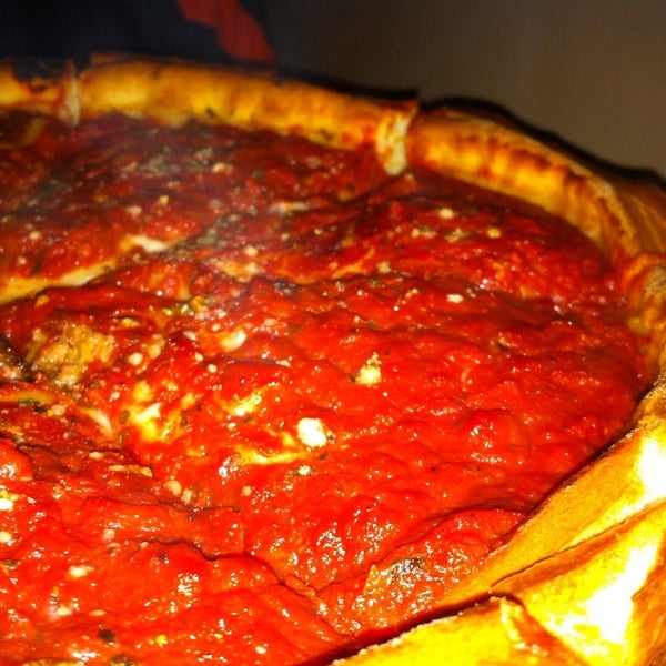 Снимок сделан в Patxi’s Pizza пользователем Nelson C. 12/8/2012