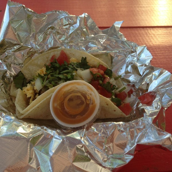 Foto scattata a Art of Tacos da Alex H. il 4/5/2013