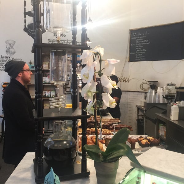 12/9/2015 tarihinde Stefanía B.ziyaretçi tarafından Ramini Espresso Bar'de çekilen fotoğraf