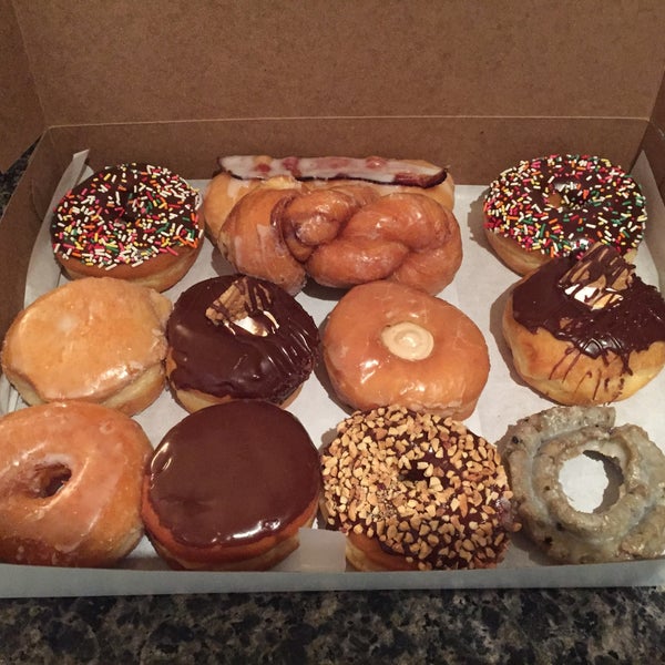 7/3/2016にGregg F.がKettle Glazed Doughnutsで撮った写真