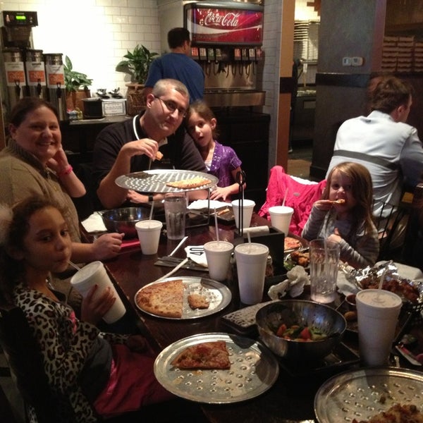 Das Foto wurde bei Palio&#39;s Pizza Cafe von April L. am 11/20/2013 aufgenommen