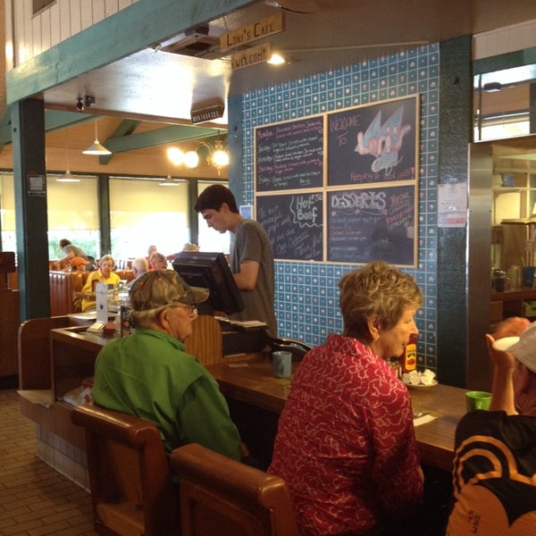 Foto diambil di Lori&#39;s Cafe oleh Becky B. pada 9/21/2013