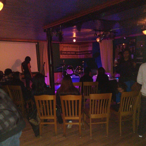 Foto scattata a Neir&#39;s Tavern da Jayson Da B.B.C H. il 11/7/2012