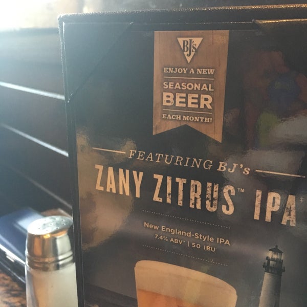 Photo taken at BJ&#39;s Restaurant &amp; Brewhouse by Shane M. on 5/4/2018
