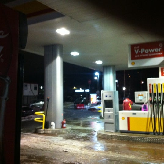 Photo taken at Shell by 👑Просто П. on 12/1/2012