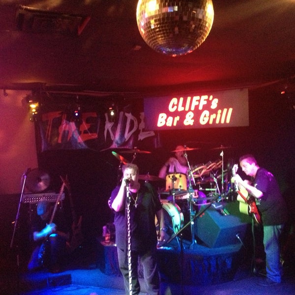 Foto tirada no(a) Cliff&#39;s Bar And Grill por Patty H. em 8/10/2013