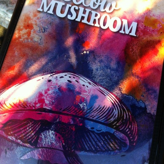 รูปภาพถ่ายที่ Mellow Mushroom โดย Jeni C. เมื่อ 12/2/2012