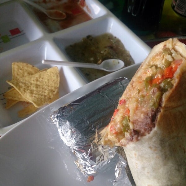รูปภาพถ่ายที่ La Tacoteca Taquería Restaurante โดย Javier G. เมื่อ 2/22/2014
