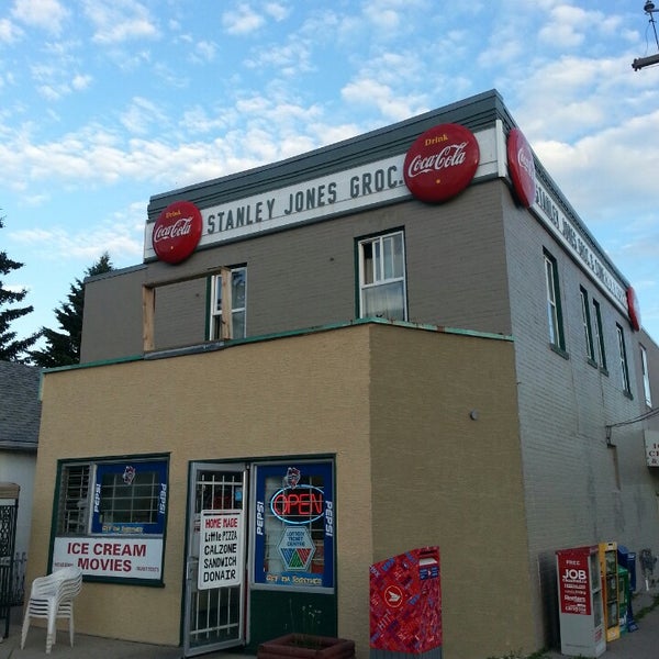 Stanley Jones Grocery Convenience Store in Calgary