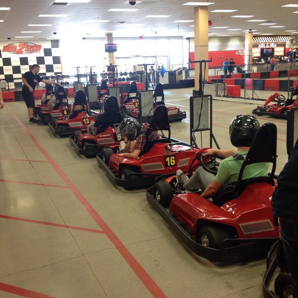 4/12/2014에 Aaron S.님이 Need 2 Speed Indoor Kart Racing에서 찍은 사진