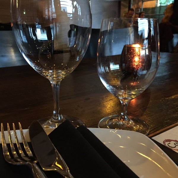 9/13/2015 tarihinde Carlos S.ziyaretçi tarafından Carpe Diem Wine Bar'de çekilen fotoğraf