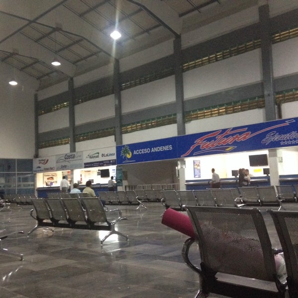 Fotos en Central de Autobuses de Zihuatanejo - Línea de autobús