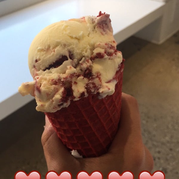 Das Foto wurde bei Sprinkles Beverly Hills Ice Cream von No More am 7/26/2016 aufgenommen