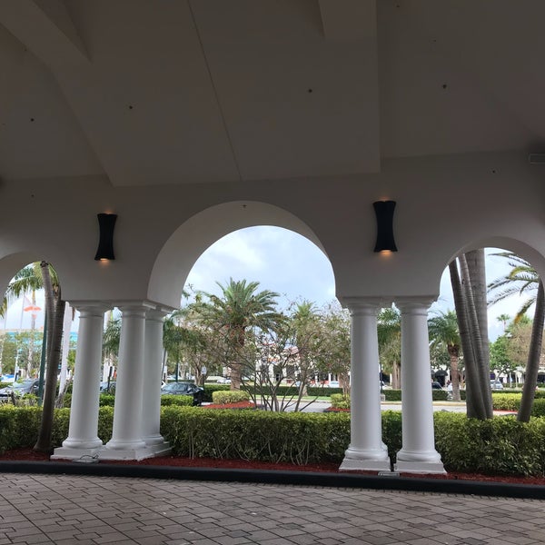 Foto scattata a Renaissance Fort Lauderdale Cruise Port Hotel da Stacy M. il 4/22/2018