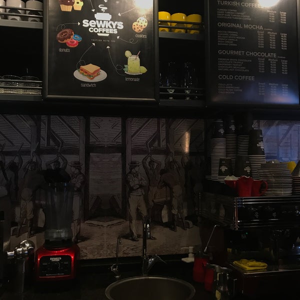 Foto tirada no(a) Sewky&#39;s Coffees por Firat S. em 12/23/2019