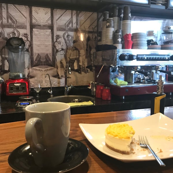 Foto tirada no(a) Sewky&#39;s Coffees por Firat S. em 12/18/2019