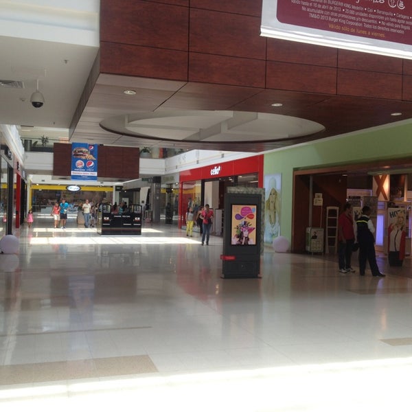 4/6/2013 tarihinde Fabriccio J.ziyaretçi tarafından Mall Plaza El Castillo'de çekilen fotoğraf