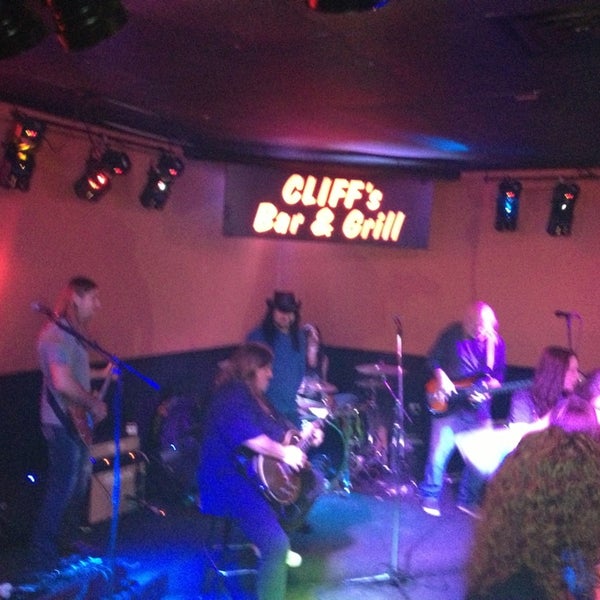 Foto tirada no(a) Cliff&#39;s Bar And Grill por Kenny H. em 1/27/2013