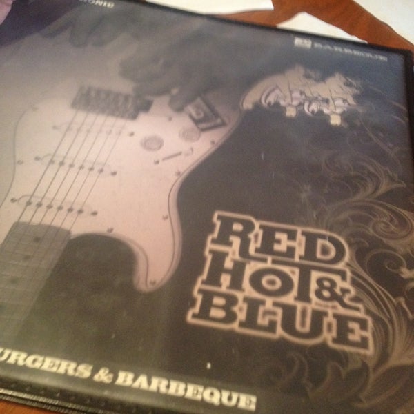Photo taken at Red Hot &amp; Blue  -  Barbecue, Burgers &amp; Blues by Rudy R. on 7/17/2014