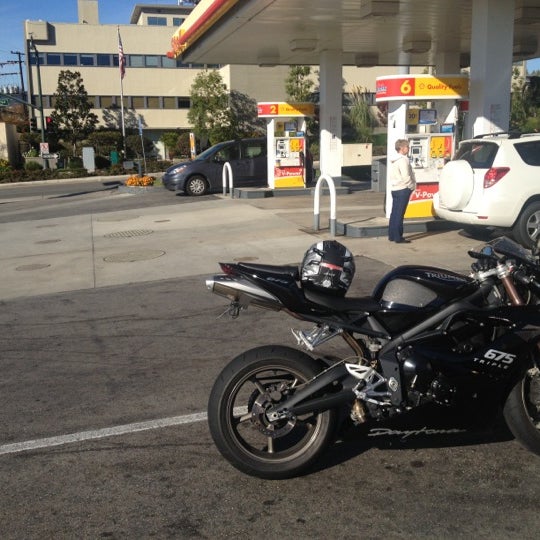 Photo taken at Shell by Seanster Z. on 11/25/2012