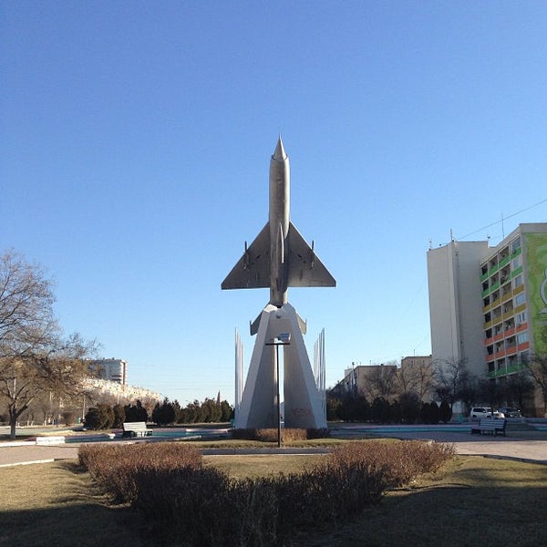 Бульвар победы омск фото. Бульвар победы 51а. Галерея мебели воронеж бульвар победы. Новая аллея с самолетиком севастополь. Парикмахерская воронеж бульвар победы.