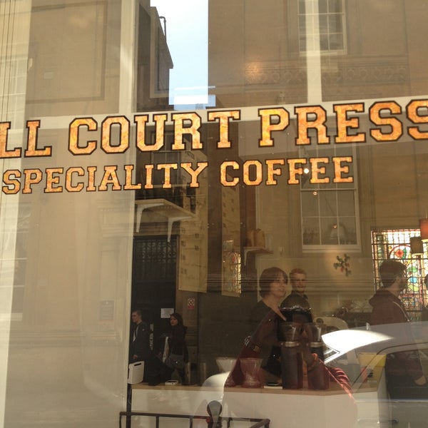 5/4/2013 tarihinde Karen M.ziyaretçi tarafından Full Court Press Specialty Coffee'de çekilen fotoğraf