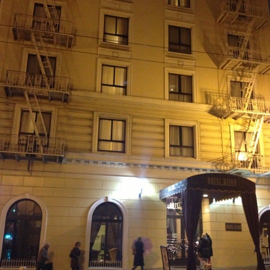 Foto tirada no(a) Hotel Bijou por Ricky G. em 11/30/2012