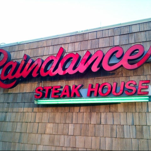 Das Foto wurde bei Raindancer Steakhouse von Erik🇺🇸 am 4/25/2013 aufgenommen