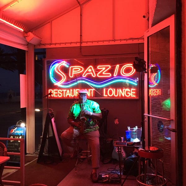 Photo taken at Spazio Italian Restaurant &amp; Wine Lounge by Erik🇺🇸 on 7/8/2016