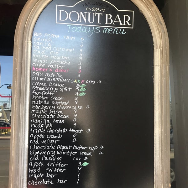 รูปภาพถ่ายที่ Donut Bar โดย Juni เมื่อ 12/15/2018