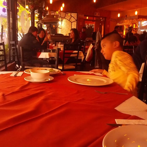 Foto diambil di El Argentino Restaurant Parrilla oleh Homero T. pada 1/4/2014