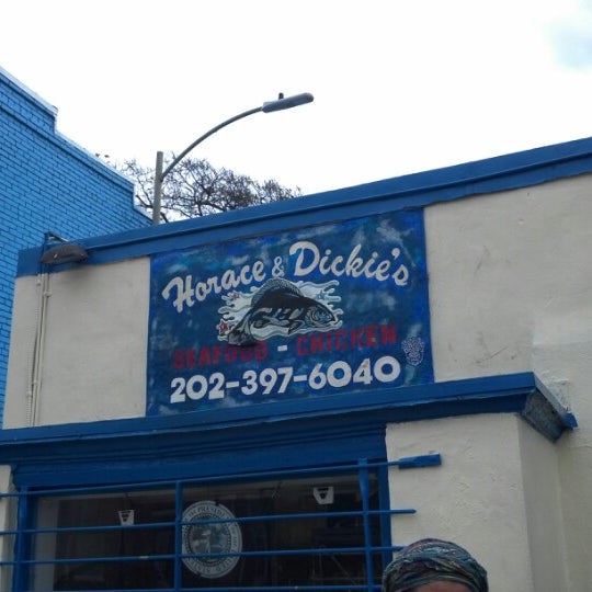 Photo taken at Horace &amp; Dickie&#39;s Seafood by Igor P. on 11/3/2012