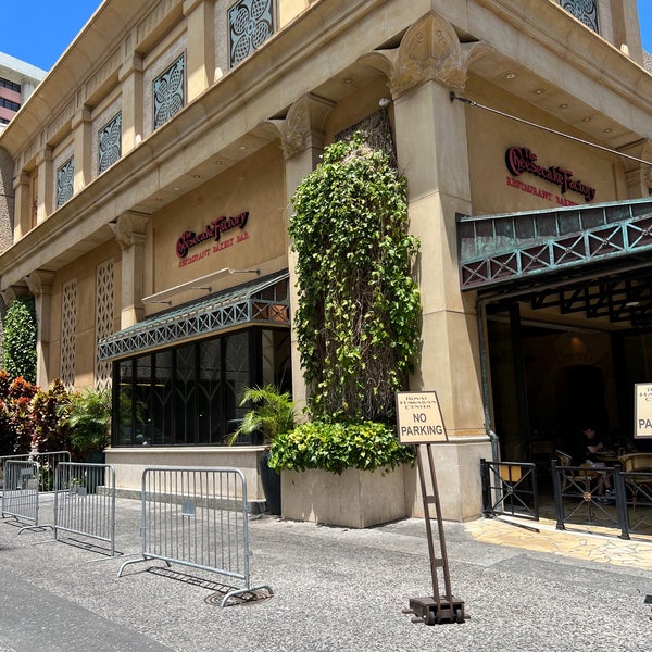 The Cheesecake Factory Waikiki 183 tips