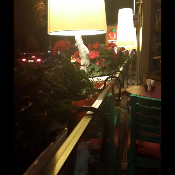 Foto tirada no(a) Pomidor Café &amp; Bistro por Çetin U. em 12/4/2014