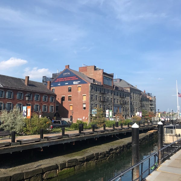 Photo prise au Boston Harbor Cruises par Smriti S. le8/28/2018