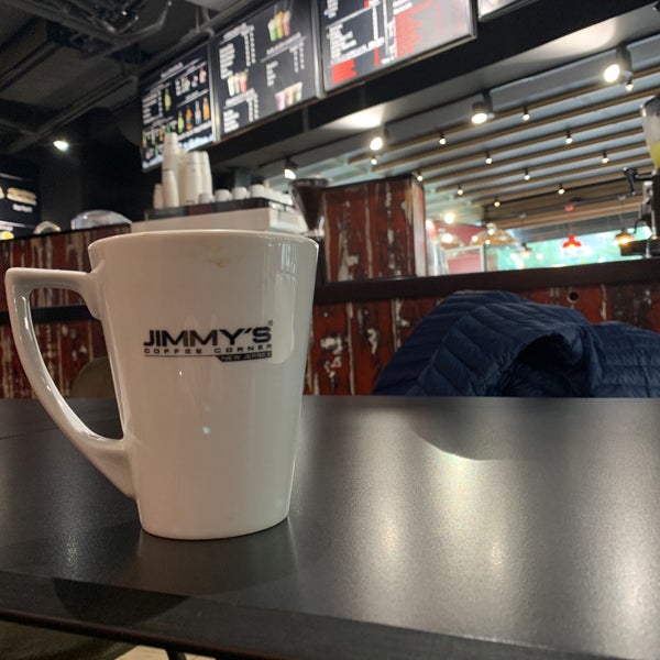 Foto tomada en Jimmy&#39;s Coffee Corner  por Gazez A. el 2/12/2019