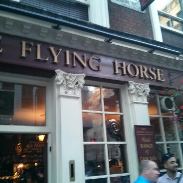 Foto tirada no(a) The Flying Horse por Rob B. em 8/1/2013