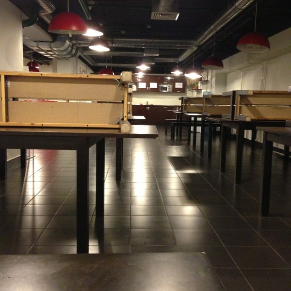 Столовые в школах. Двухэтажная гостиная с столовой на втором этаже. Интерьер столовой общественного питания. Столовая внутри. Столовая 1 волгоград меню.