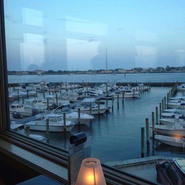Снимок сделан в Harbor View Restaurant пользователем Rosie 🌷🌺 D. 7/4/2013